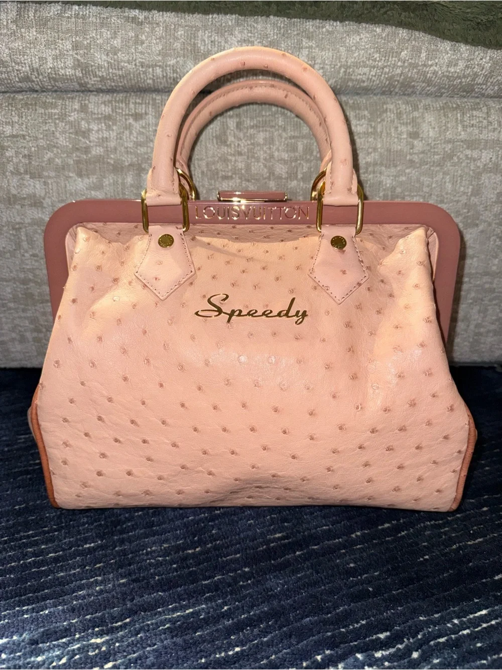 Louis Vuitton Pink Speedy Ostrich-Textured Top Handle Bag. Incredibly rare. - Picture 1 of 15